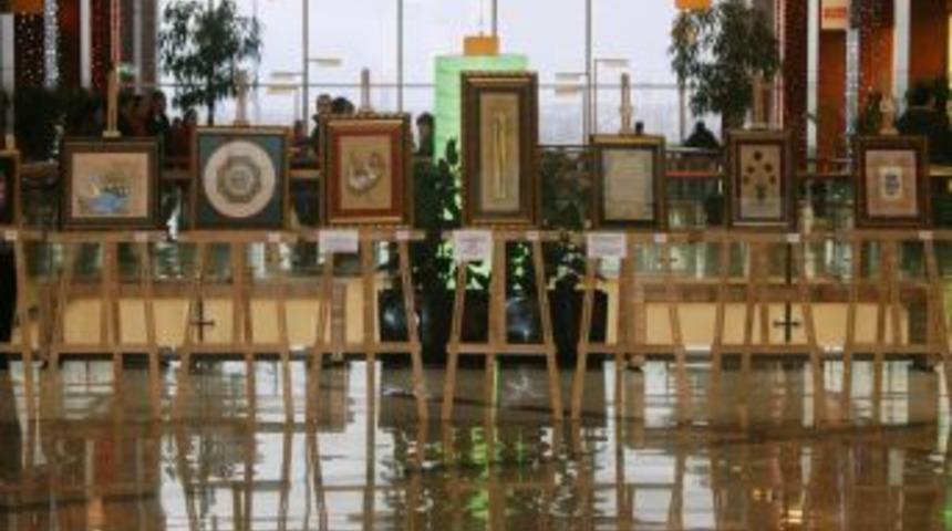 Hattat S&uuml;leyman Kartal&rsquo;ın eserleri sergileniyor