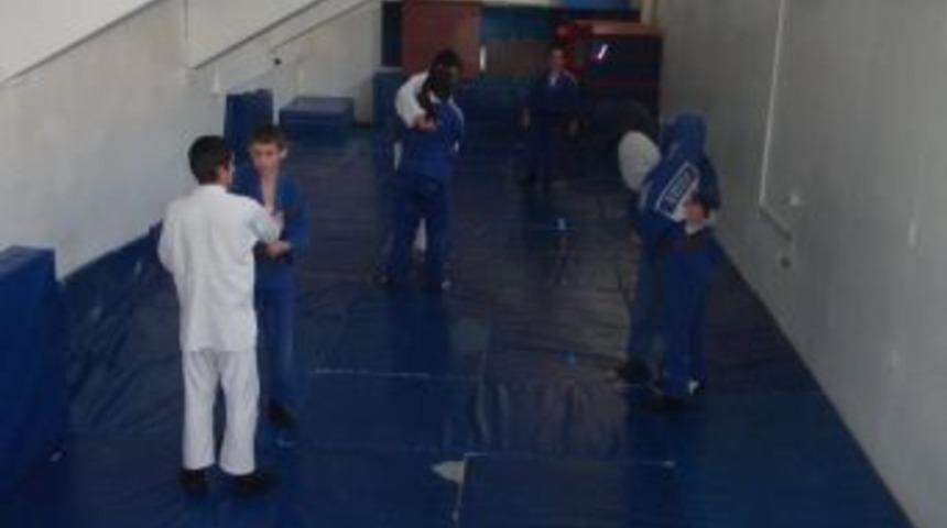 D&uuml;zce'de jodocular madalya i&ccedil;in &ccedil;alışıyor