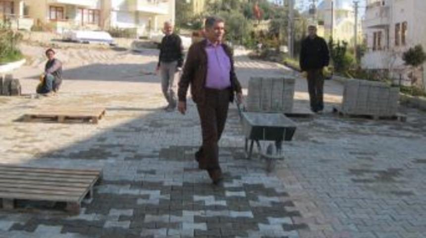 Altınoluk&rsquo;ta cadde ve sokaklara kilitli parke taşı d&ouml;şeniyor