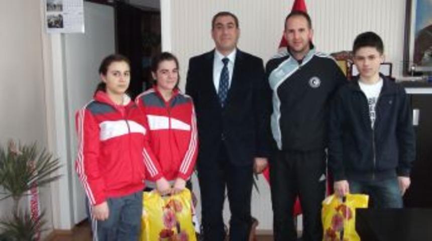 Karete Milli Takımı'na D&uuml;zceli &uuml;&ccedil; sporcu se&ccedil;ildi