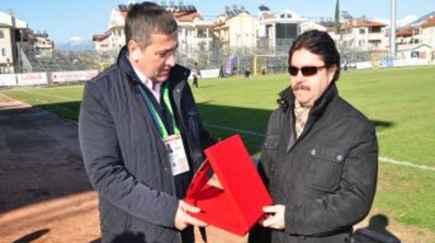 Fethiyespor'a 100 bin TL'lik destek