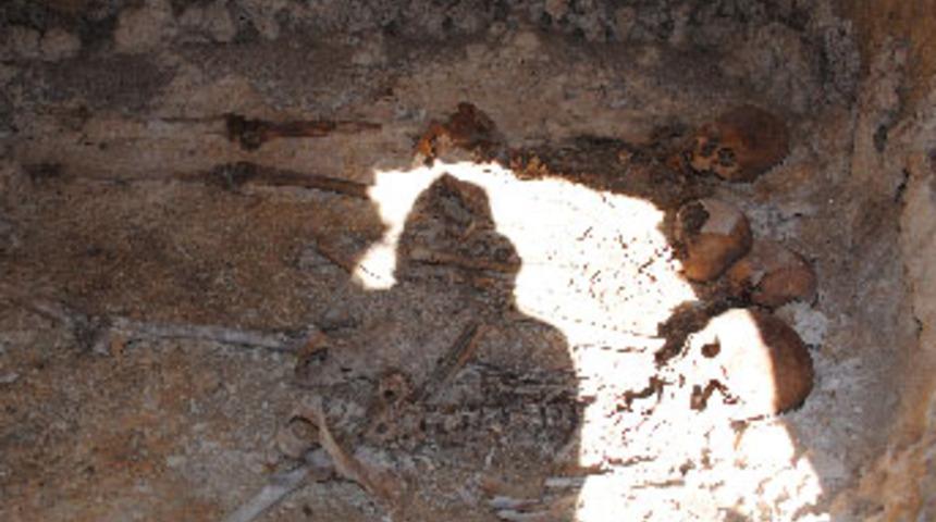 Adana'da yer altı oda mezarı bulundu