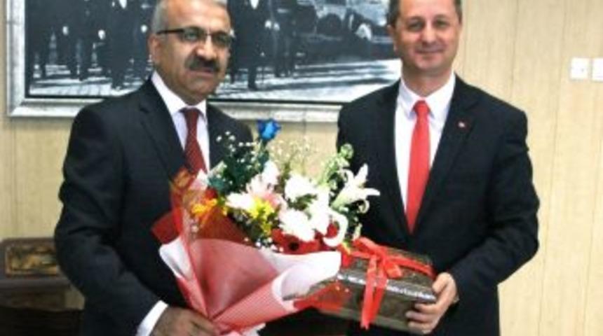 Milli Eğitim M&uuml;d&uuml;r&uuml; Nas, g&ouml;revi Alkan&rsquo;a devretti