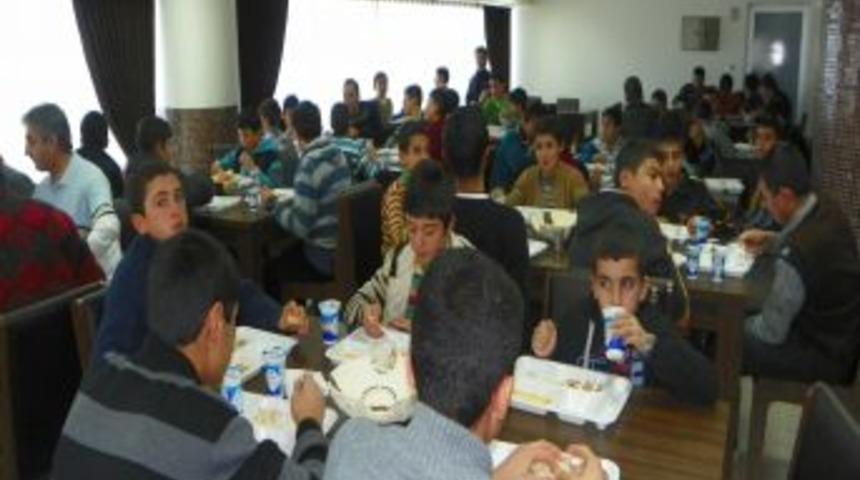 KEDER &uuml;yeleri, yarıyıl tatilinde de &ouml;ğrencileri sınavlara hazırlıyor