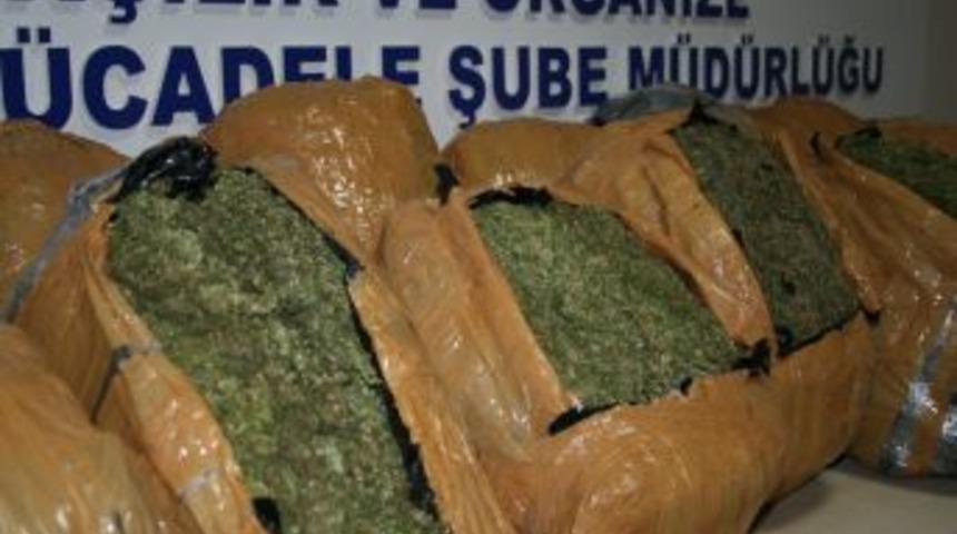 İzmir'de 62 kg. esrar ele ge&ccedil;ildi
