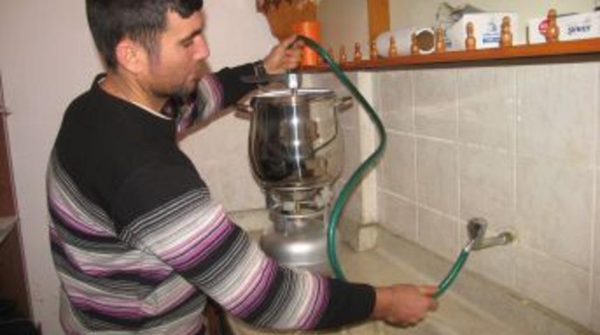 Donan su tesisatını d&uuml;d&uuml;kl&uuml; tencereyle a&ccedil;ıyorlar