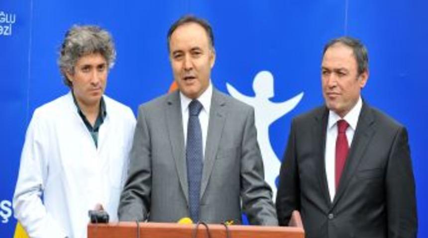 Y&uuml;z nakli olan Uğur Acar, g&ouml;zlerini a&ccedil;arak g&ouml;rmeye başladı