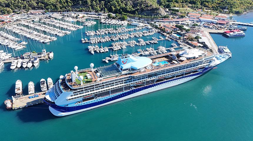 "Marella Discovery" kruvaziyeri Marmaris'e 1731 turist getirdi