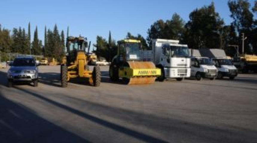 Konyaaltı Belediyesi ara&ccedil; parkını g&uuml;&ccedil;lendirdi