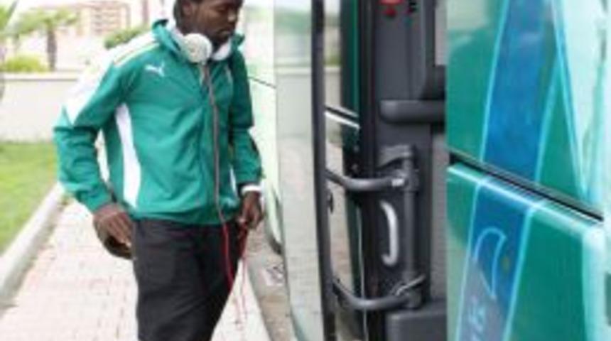 Bursaspor, Tagoe'yi kadro dışı bıraktı