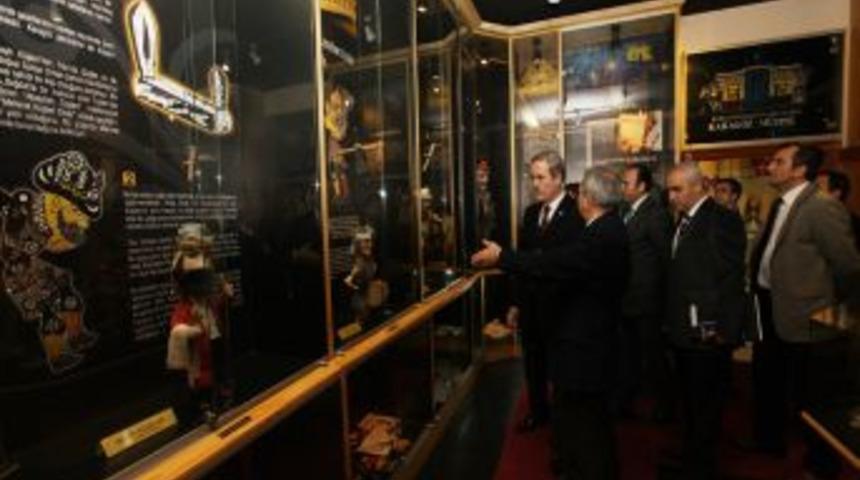 Karagöz ve Hacivat'a yeni replikler aranıyor