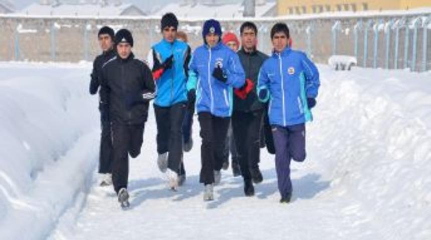 Muşlu atletler İspanya Fenerbah&ccedil;e i&ccedil;in yarışacak