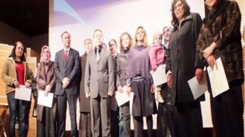 Aile programına katılan velilere sertifikaları verildi