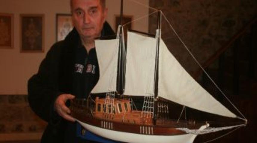 Hobi olarak başladığı maket gemi yapımından şimdi para kazanıyor