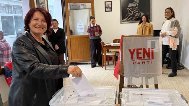 İzmir siyasetinde hareketlilik devam ediyor: Karaburun Belediye Başkanı İlkay Girgin Erdoğan Yeni Parti’den istifa etti