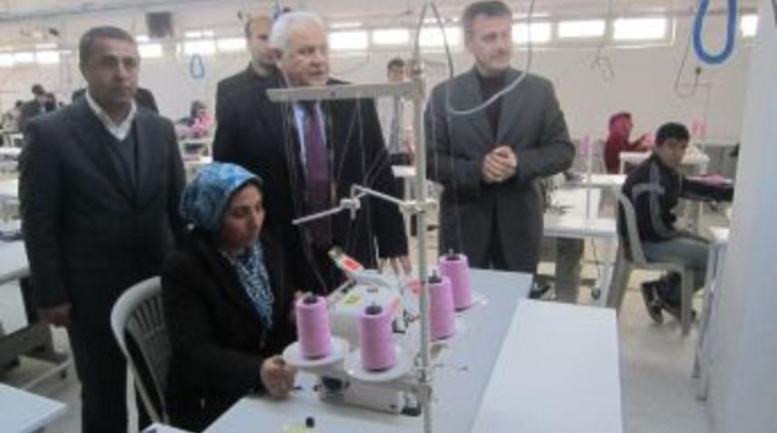 Siirt&rsquo;te a&ccedil;ılan ikinci tekstil firmasında ilk etapta 100 iş&ccedil;i &ccedil;alışacak