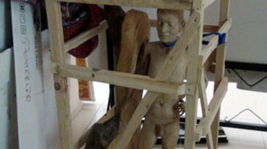 &Ccedil;ıplak heykele tepki sans&uuml;r&uuml;