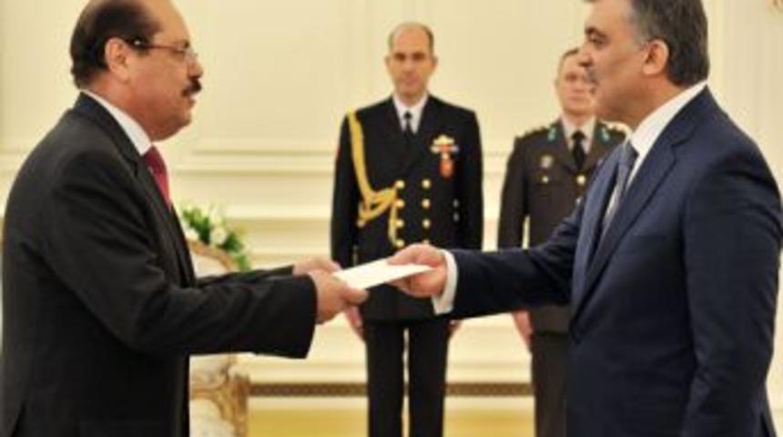 Cumhurbaşkanı G&uuml;l, b&uuml;y&uuml;kel&ccedil;ilerin g&uuml;ven mektuplarını kabul etti