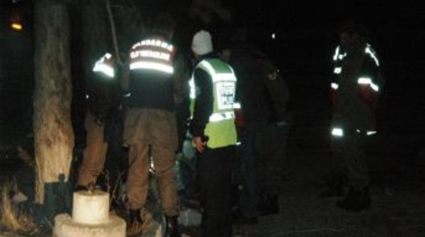 Polislerin uygulama yaptığı noktadaki ş&uuml;pheli &ccedil;anta korkuttu