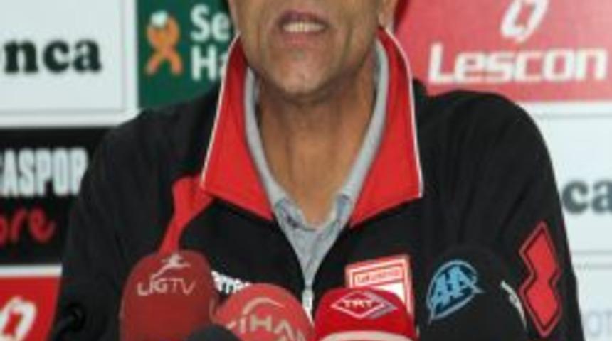 Manisaspor'da Teknik Direkt&ouml;r&uuml; Kemal &Ouml;zdeş istifa etti