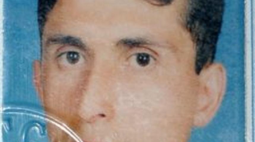 Otob&uuml;sle &ccedil;arpışan motosikletin s&uuml;r&uuml;c&uuml;s&uuml; &ouml;ld&uuml;