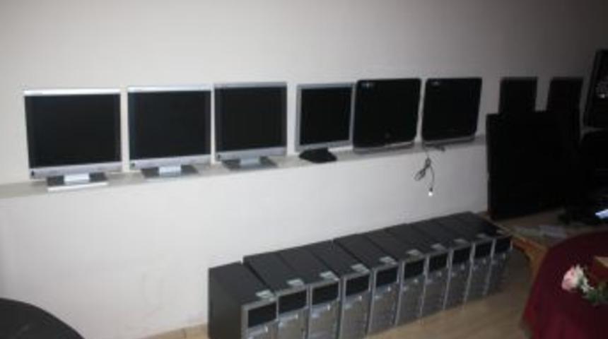 Dernek kurup okul soydular