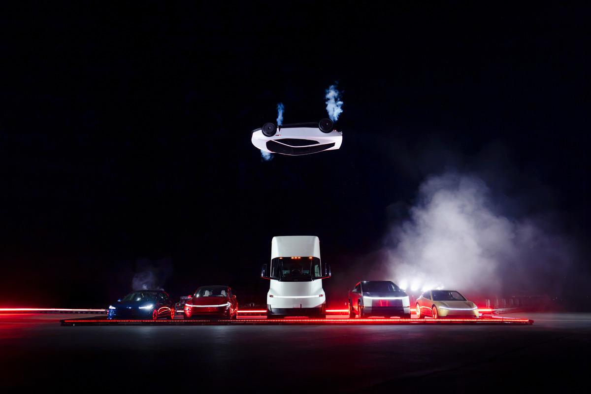 Dünya onu konuşmuştu! Uçan Tesla nın sözleşmesinde dikkat çeken madde 4