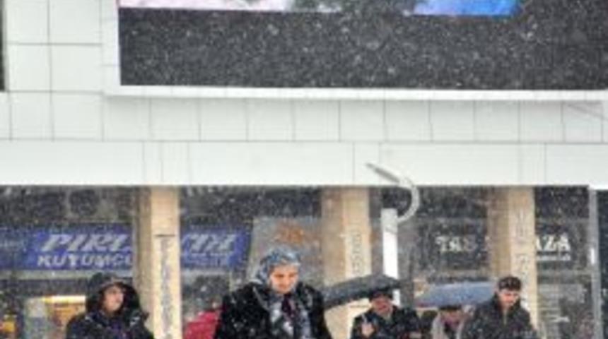 Malatya'da kar yağışı etkili oluyor