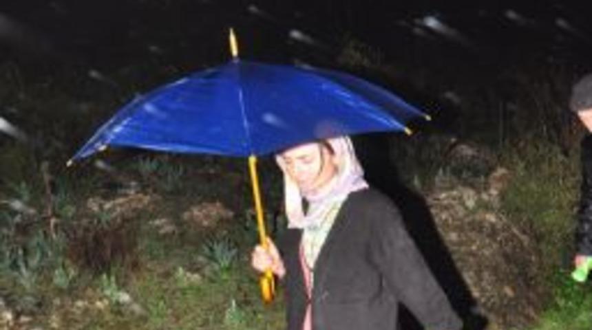 Fethiye&rsquo;de k&ouml;yl&uuml;ler sağanak yağmur altında kayıp &ccedil;obanı aradı