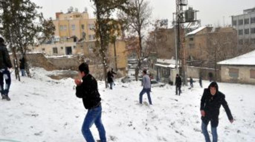 Adıyaman&acute;da kar yağışı sebebiyle 43 k&ouml;y yolu kapalı