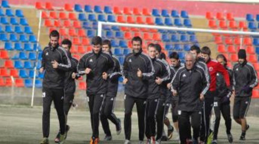 İskenderun Demir-&Ccedil;elik &uuml;&ccedil; puana kenetlendi