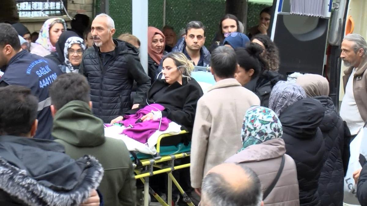 Maltepe&rsquo;de &ccedil;&ouml;ken binada hayatını kaybetmişti: Anne cenazeye sedye ile getirildi 3