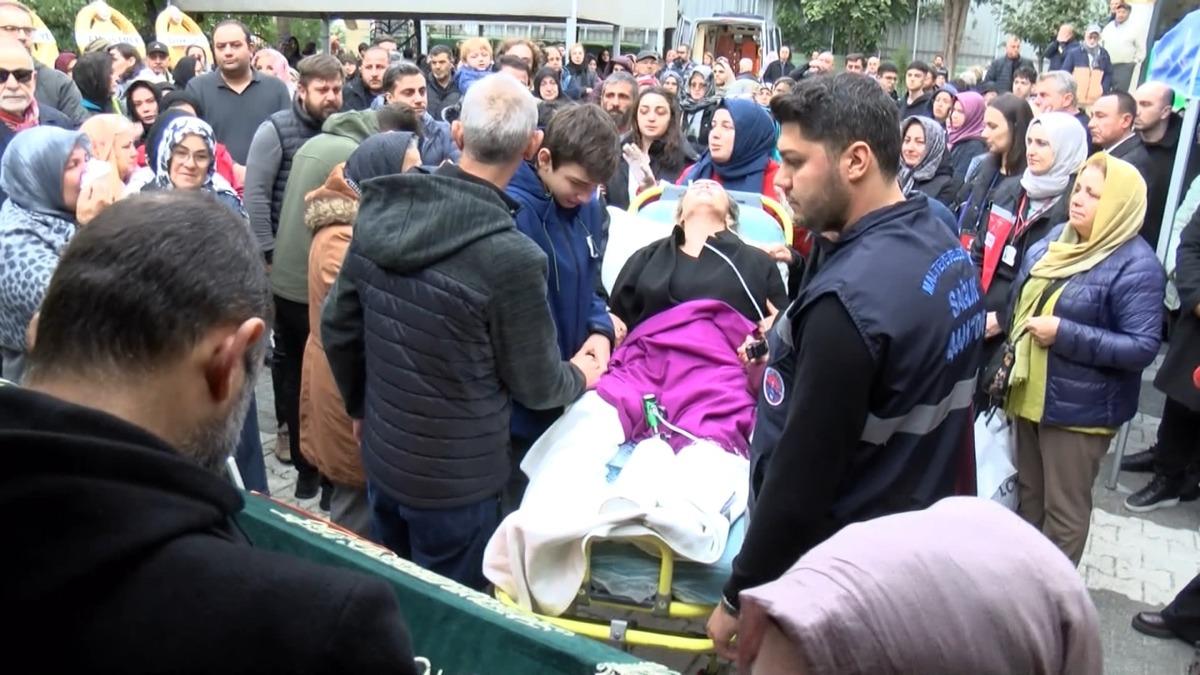 Maltepe&rsquo;de &ccedil;&ouml;ken binada hayatını kaybetmişti: Anne cenazeye sedye ile getirildi 4