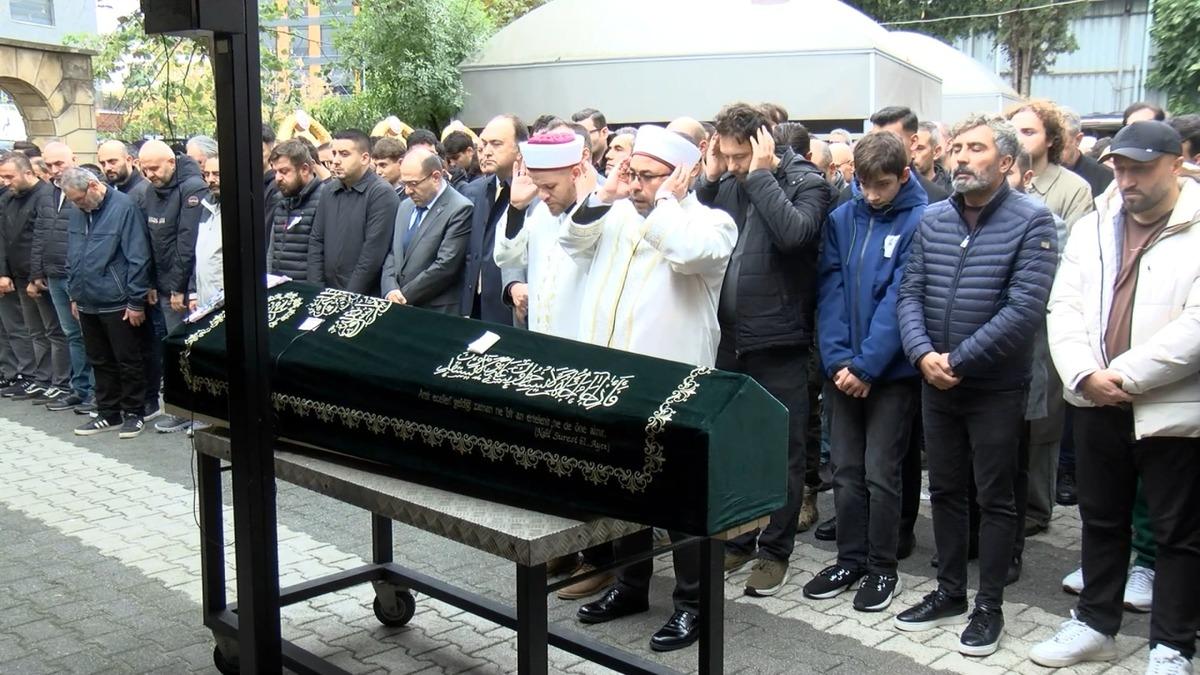 Maltepe&rsquo;de &ccedil;&ouml;ken binada hayatını kaybetmişti: Anne cenazeye sedye ile getirildi 2