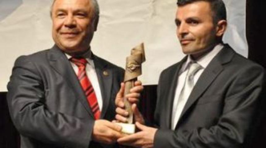 &Ccedil;ağdaş Gazeteciler Derneği 'Yılın Başarılı Gazetecileri' &ouml;d&uuml;llerini verdi