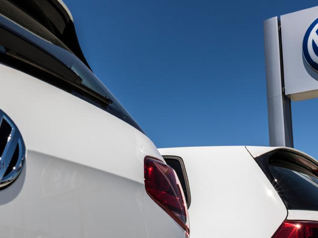 Volkswagen'de &ccedil;alışanlara k&ouml;t&uuml; haber! Maaşlar 2030&rsquo;a kadar dondurulabilir