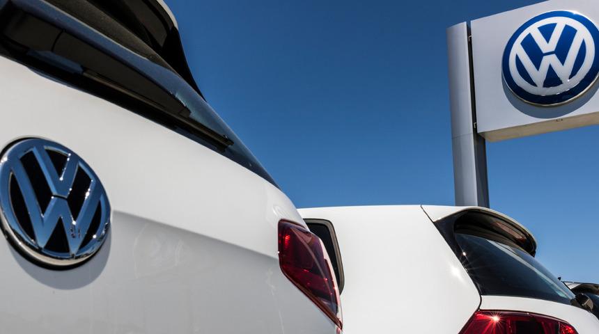 Volkswagen'de &ccedil;alışanlara k&ouml;t&uuml; haber! Maaşlar 2030&rsquo;a kadar dondurulabilir