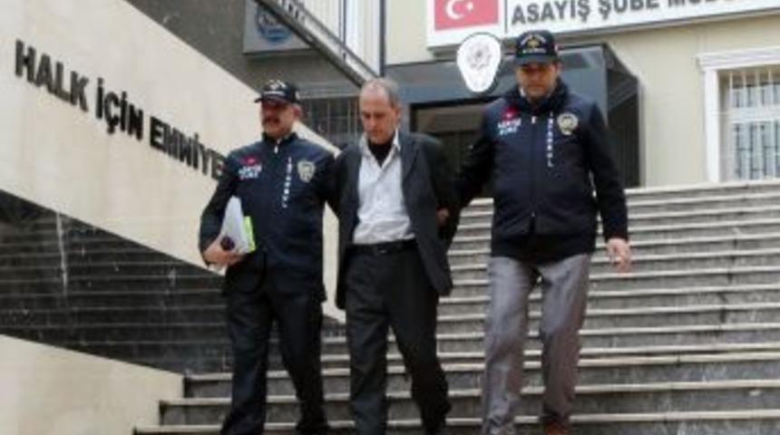 &Ccedil;ocuklarını sakladığını d&uuml;ş&uuml;nd&uuml;ğ&uuml; şahsı &ouml;ld&uuml;rd&uuml;