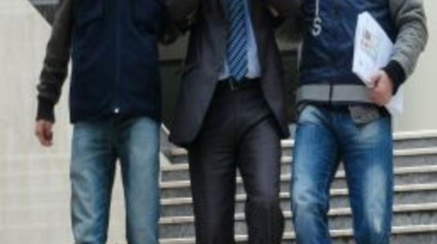 Sahte g&uuml;mr&uuml;k&ccedil;&uuml; adliyeye sevk edildi