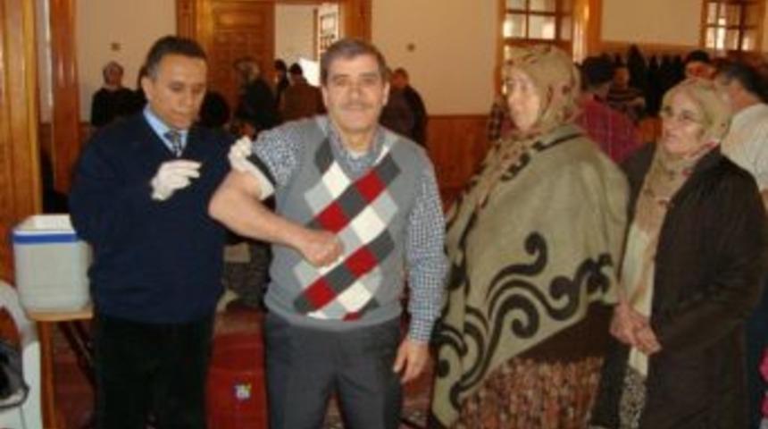 Alaplı'da Umre yolcusu 80 kişiye aşı yapıldı