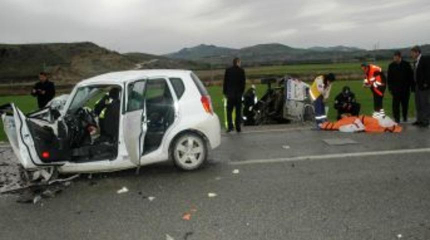 Osmaniye-Hatay karayolunda Kaza: 3 &ouml;l&uuml;, 7 yaralı