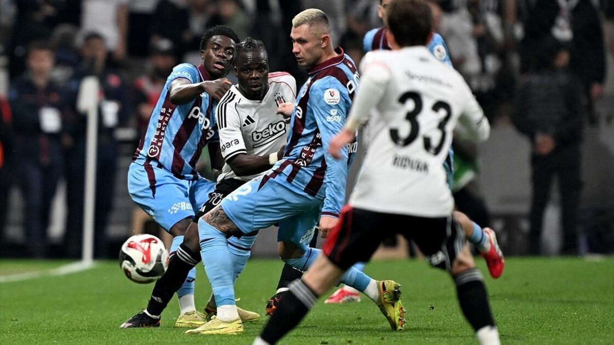 Trabzonspor-Beşiktaş derbisine saatler kala merakla bekleniyordu! Dev maçta muhtemel 11 ler belli oldu 5