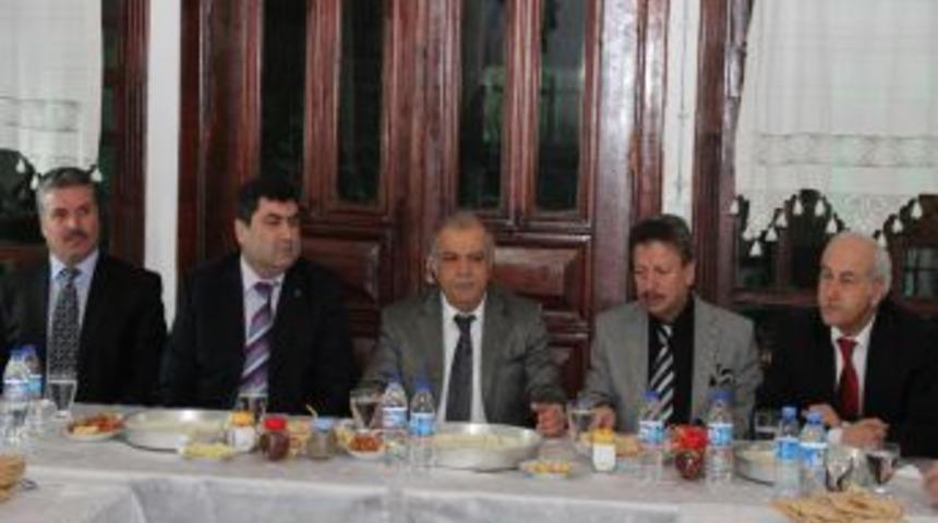 Yozgat Belediyesi'nden kurum m&uuml;d&uuml;rlerine arabaşı ikramı