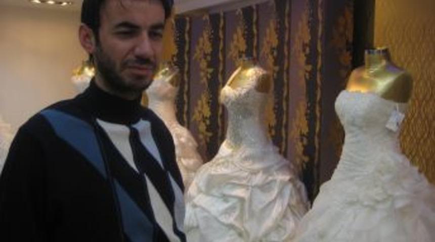 Erzurumlu d&uuml;nyaevine 'kiralık gelinlikle' giriyor