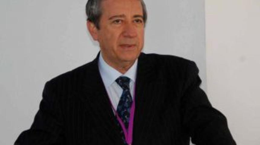 Hacettepeli uzman doktorlar işitme engelli &ccedil;ocukları muayene ediyor