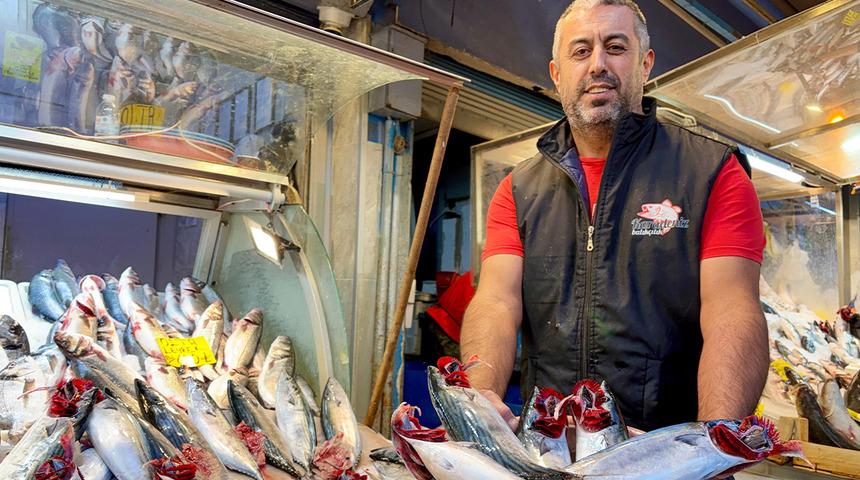 Hem balık&ccedil;ıların hem de vatandaşın y&uuml;z&uuml;n&uuml; g&uuml;ld&uuml;rd&uuml;! Tanesi 100 TL'den satılıyor