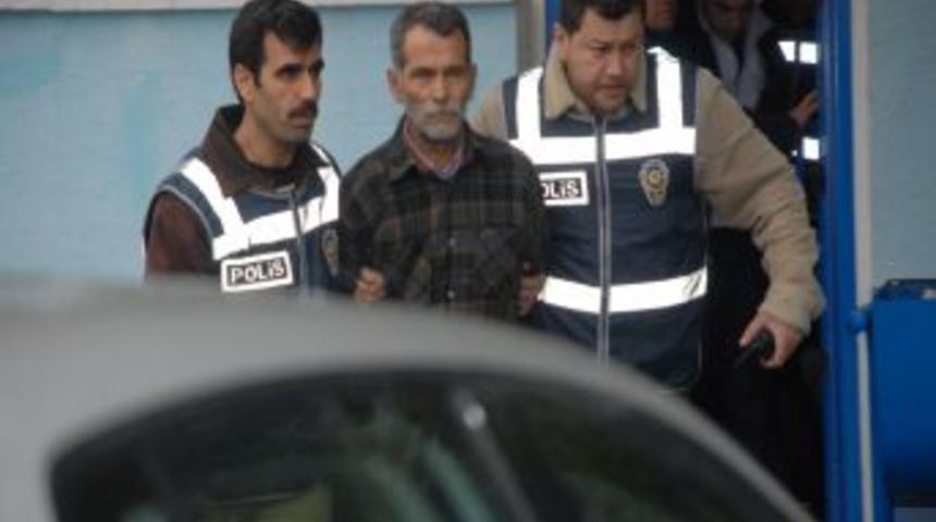 Bı&ccedil;akla &ouml;ld&uuml;r&uuml;len gencin katil zanlıları adliyede