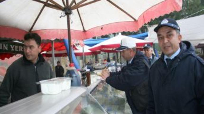 Zabıta, pazarcılara &lsquo;Bağırma Yasası&rsquo; ile ilgili uyarı yaptı