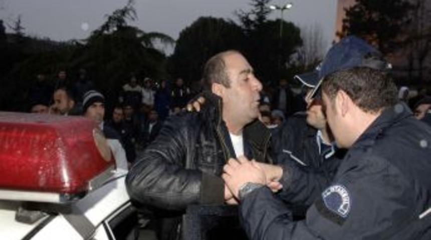 Seyyar satıcılar zabıta kul&uuml;besini işgal etti