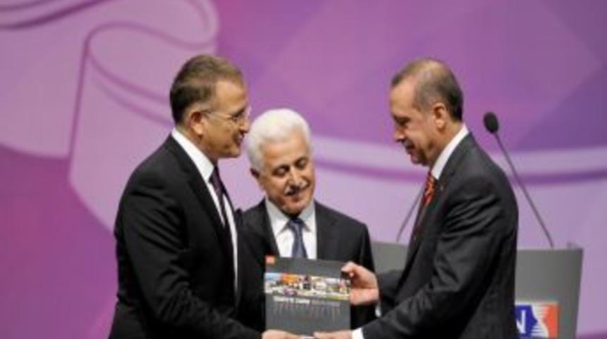 Başbakan Erdoğan zaman gazetesinin 25 yıl pastasını kesti